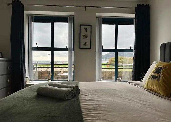 Niapartments Coastal Retreat With Mountain Views