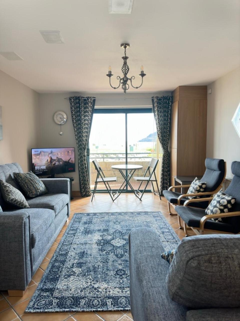 Niapartments Coastal Retreat With Mountain Views Apartment