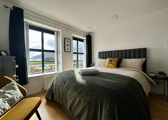 Niapartments Coastal Retreat With Mountain Views
