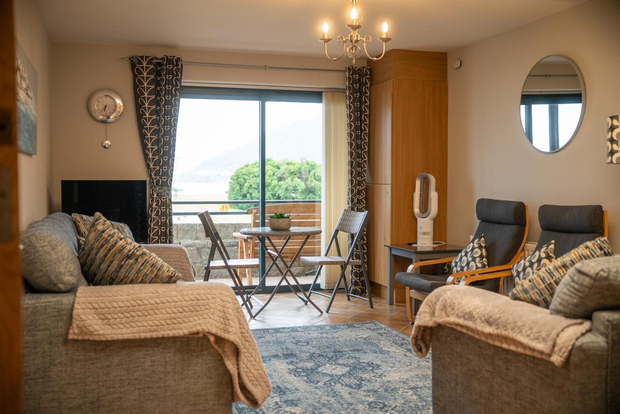 Niapartments Coastal Retreat With Mountain Views *
